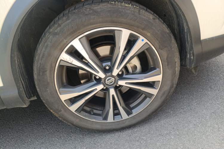 Used Nissan Qashqai 2022 2.0L CVT XV Premier Luxury Edition Right Front Wheel Hub