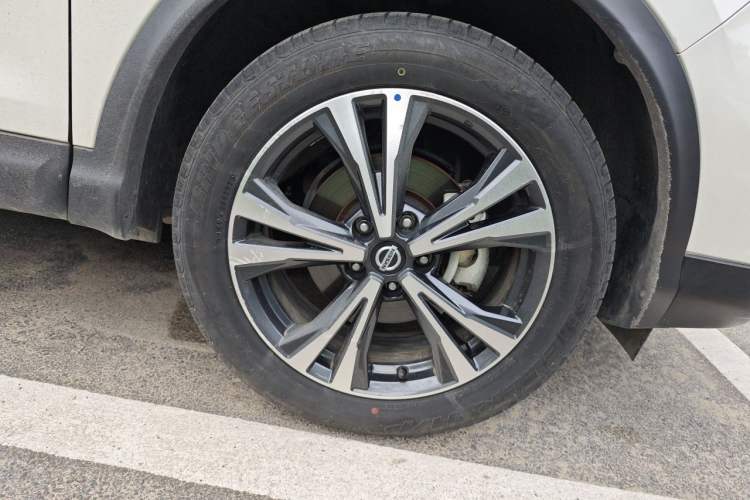 Used Nissan Qashqai 2022 2.0L CVT XV Premier Luxury Edition Right Front Wheel Hub