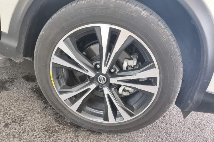 Used Nissan Qashqai 2022 2.0L CVT XV Premier Luxury Edition Right Front Wheel Hub