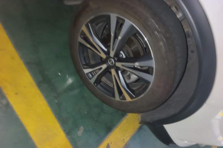 Used Nissan Qashqai 2022 2.0L CVT XV Premier Luxury Edition Right Front Wheel Hub