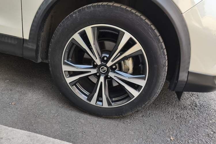 Used Nissan Qashqai 2022 2.0L CVT XV Premier Luxury Edition Right Front Wheel Hub