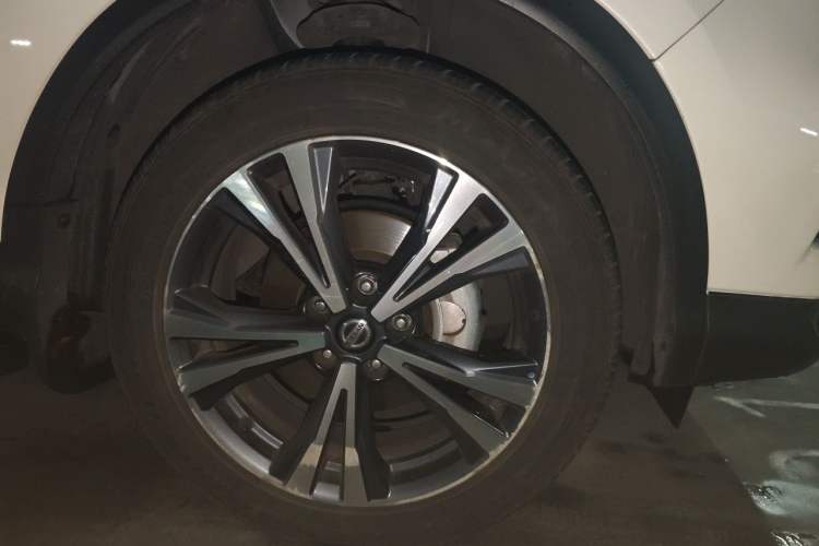 Used Nissan Qashqai 2022 2.0L CVT XV Premier Luxury Edition Right Front Wheel Hub
