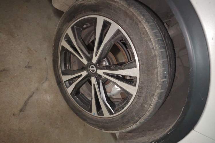 Used Nissan Qashqai 2022 2.0L CVT XV Premier Luxury Edition Right Front Wheel Hub