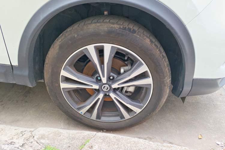 Used Nissan Qashqai 2022 2.0L CVT XV Premier Luxury Edition Right Front Wheel Hub