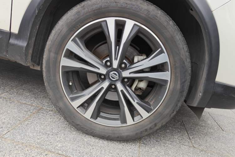 Used Nissan Qashqai 2022 2.0L CVT XV Premier Luxury Edition Right Front Wheel Hub