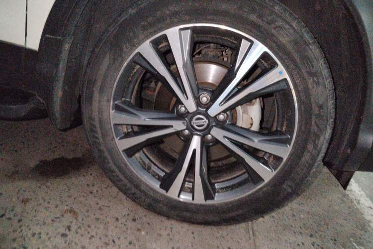 Used Nissan Qashqai 2022 2.0L CVT XV Premier Luxury Edition Right Front Wheel Hub