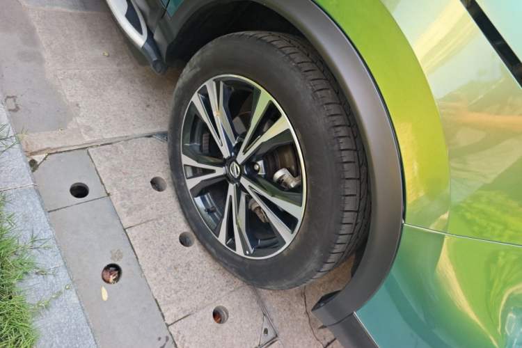 Used Nissan Qashqai 2022 2.0L CVT XV Premier Luxury Edition Right Front Wheel Hub