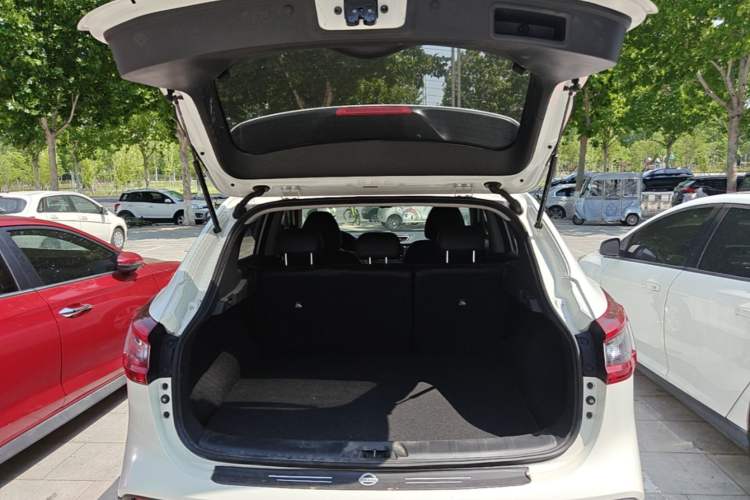 Used Nissan Qashqai 2022 2.0L CVT XV Smart Enjoyment Version Trunk
