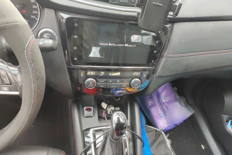 Used Nissan Qashqai 2022 2.0L CVT XV Premier Luxury Edition Audio And AC Panel