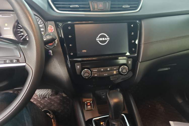 Used Nissan Qashqai 2022 2.0L CVT XV Smart Enjoyment Version Audio And AC Panel