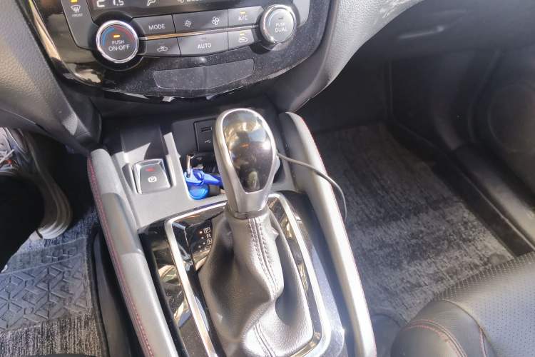 Used Nissan Qashqai 2022 2.0L CVT XV Premier Luxury Edition Gear Lever