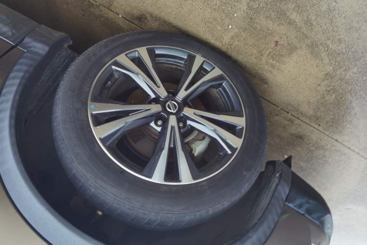 Used Nissan Qashqai 2022 2.0L CVT XV Premier Luxury Edition Left Front Wheel Hub