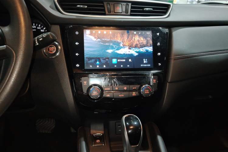 Used Nissan Qashqai 2023 Classic 2.0L CVT XV Comfort Edition Audio And AC Panel