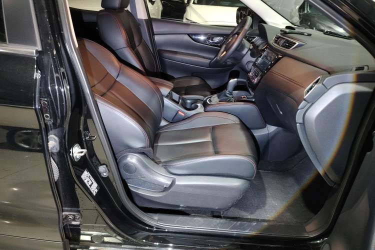 Used Nissan Qashqai 2023 Classic 2.0L CVT XV Comfort Edition Right Front Seat