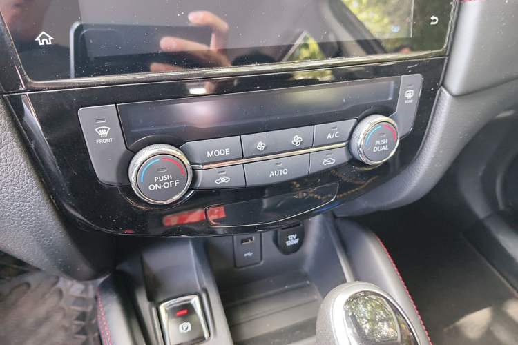 Used Nissan Qashqai 2023 Classic 2.0L CVT XV Comfort Edition Gear Lever