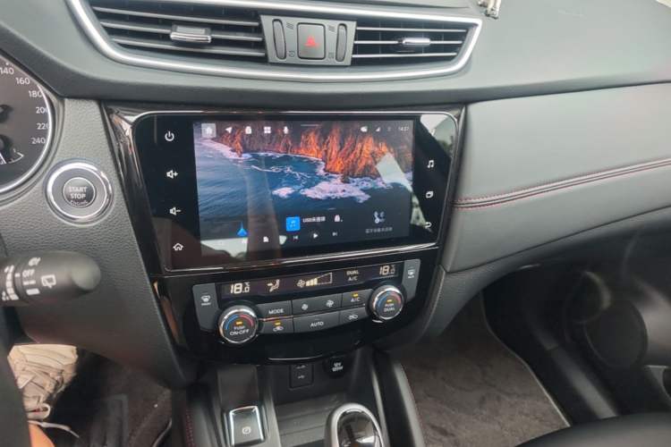 Used Nissan Qashqai 2023 Classic 2.0L CVT XV Comfort Edition Audio And AC Panel