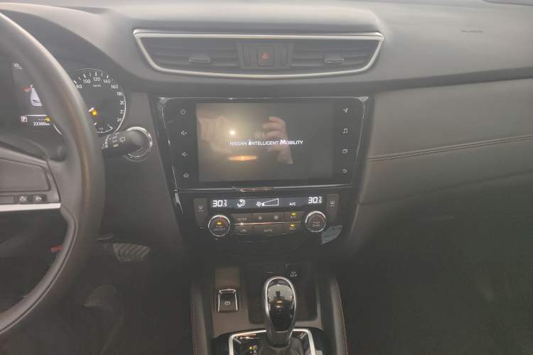 Used Nissan Qashqai 2023 Classic 2.0L CVT XV Comfort Edition Audio And AC Panel
