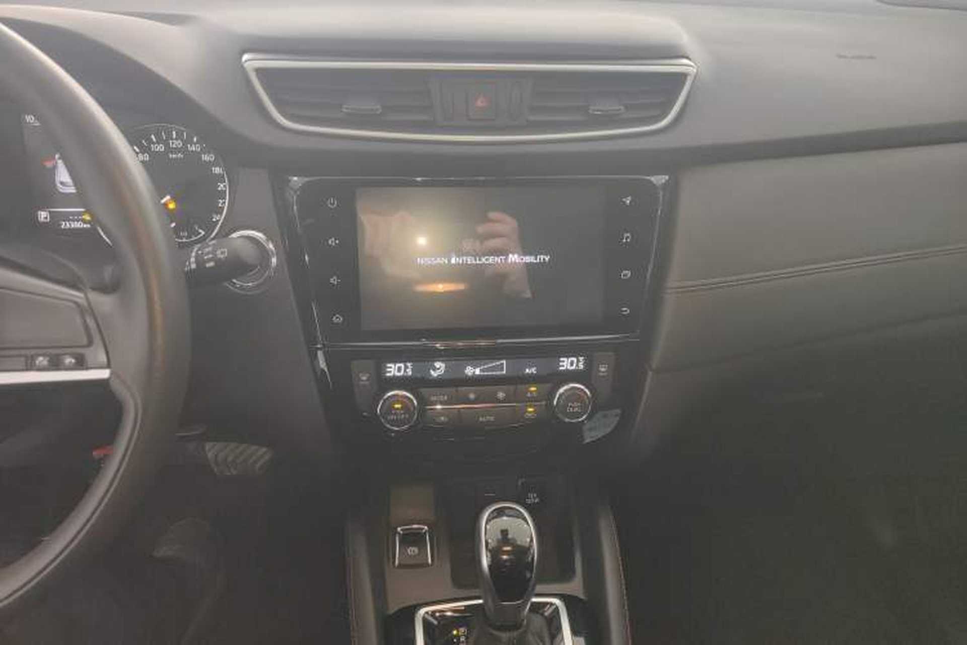 Used Nissan Qashqai 2023 Classic 2.0L CVT XV Comfort Edition Audio And AC Panel