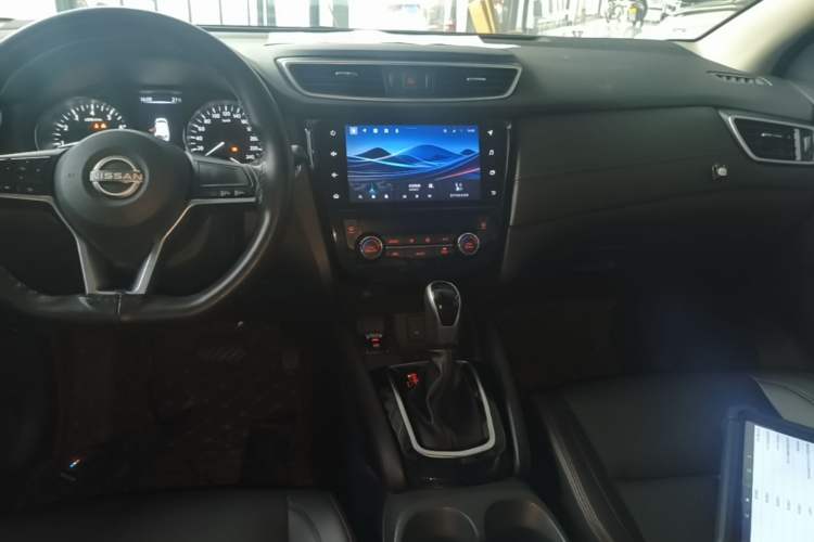 Used Nissan Qashqai 2023 Classic 2.0L CVT XV Comfort Edition Audio And AC Panel
