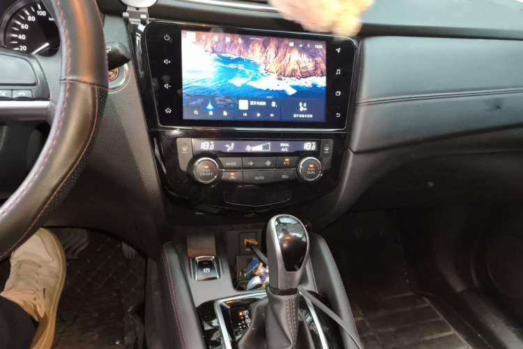 Used Nissan Qashqai 2023 Classic 2.0L CVT XV Comfort Edition Audio And AC Panel