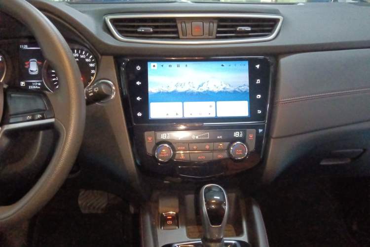 Used Nissan Qashqai 2023 Classic 2.0L CVT XV Comfort Edition Audio And AC Panel