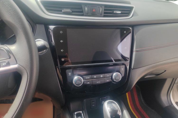 Used Nissan Qashqai 2023 Classic 2.0L CVT XV Comfort Edition Audio And AC Panel