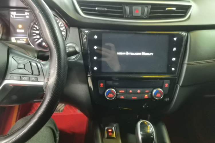 Used Nissan Qashqai 2023 Classic 2.0L CVT XV Prem. Smart Enjoyment Edition Audio And AC Panel