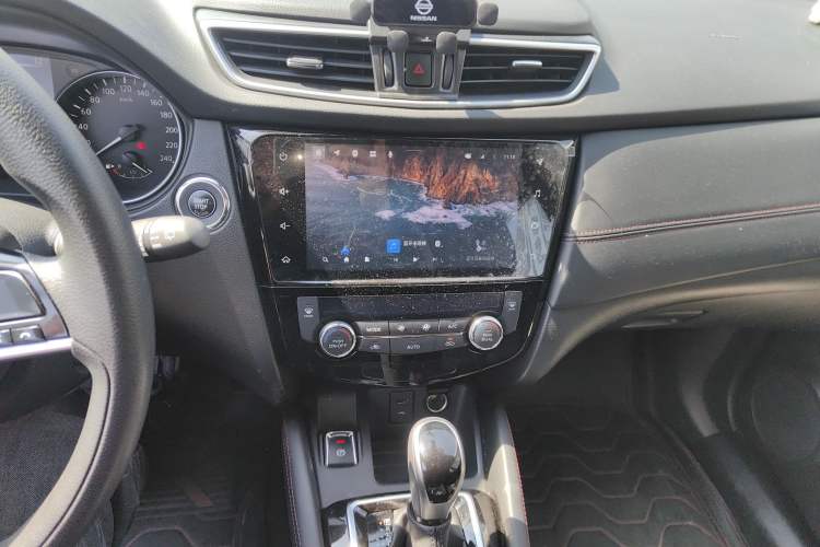 Used Nissan Qashqai 2023 Classic 2.0L CVT XV Comfort Edition Audio And AC Panel