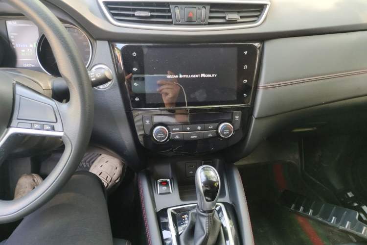 Used Nissan Qashqai 2023 Classic 2.0L CVT XV Comfort Edition Audio And AC Panel
