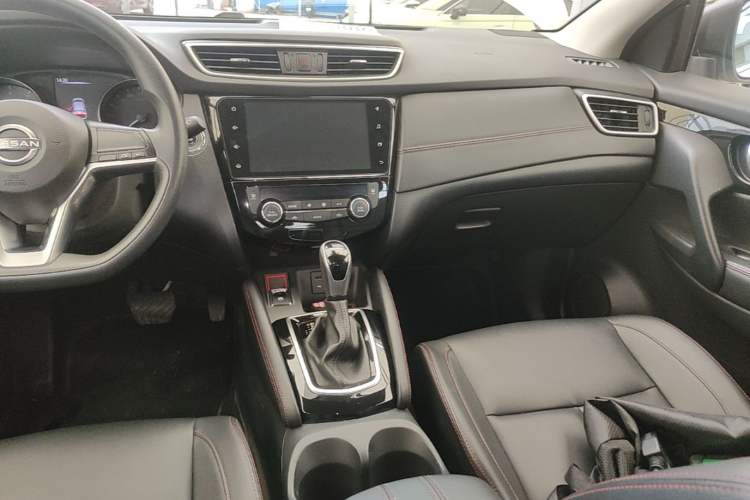 Used Nissan Qashqai 2023 Classic 2.0L CVT XV Comfort Edition Audio And AC Panel