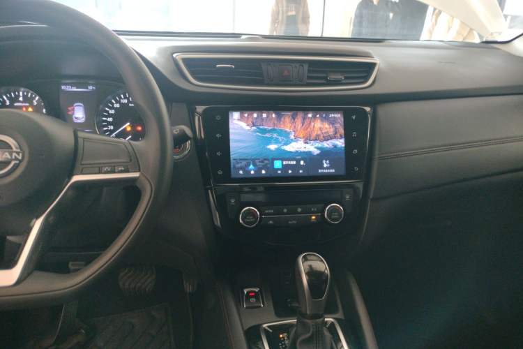Used Nissan Qashqai 2023 Classic 2.0L CVT XV Comfort Edition Audio And AC Panel