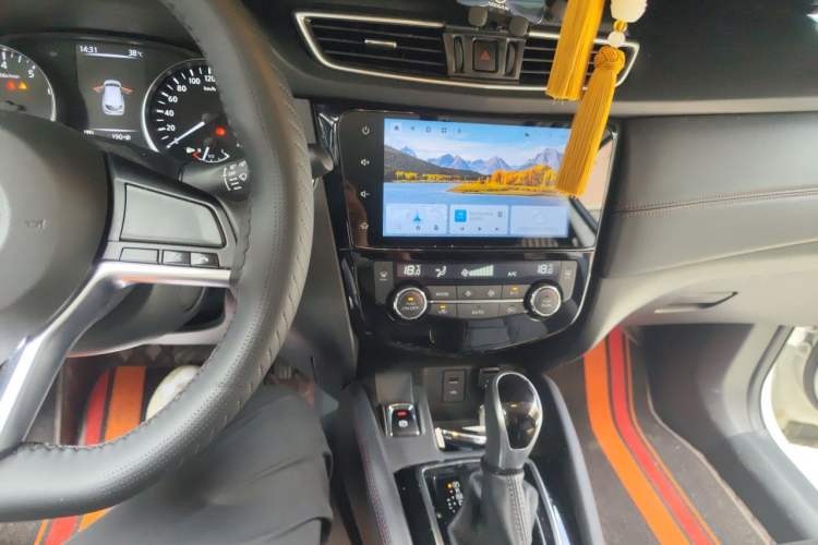 Used Nissan Qashqai 2023 Classic 2.0L CVT XV+ Leading Edition Audio And AC Panel