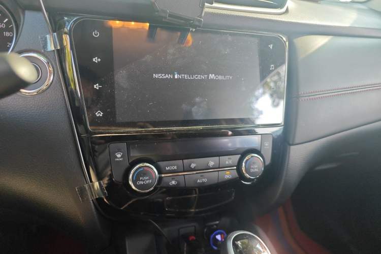 Used Nissan Qashqai 2023 Classic 2.0L CVT XV Comfort Edition Audio And AC Panel