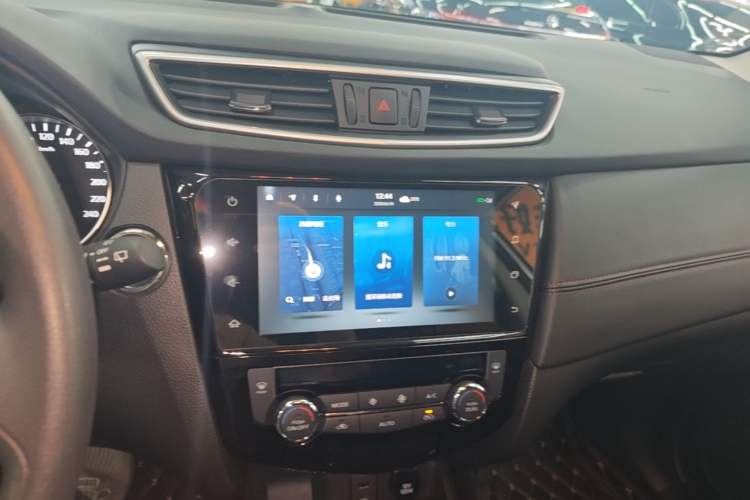 Used Nissan Qashqai 2023 Classic 2.0L CVT XV Comfort Edition Audio And AC Panel