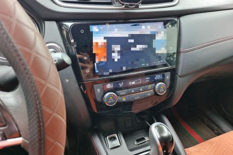 Used Nissan Qashqai 2023 Classic 2.0L CVT XV Comfort Edition Audio And AC Panel