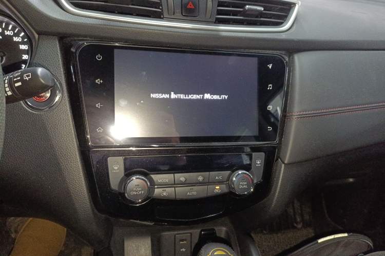 Used Nissan Qashqai 2023 Classic 2.0L CVT XV Comfort Edition Audio And AC Panel