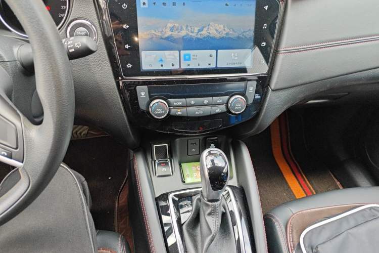 Used Nissan Qashqai 2023 Classic 2.0L CVT XV Comfort Edition Audio And AC Panel