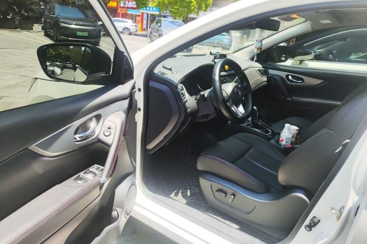 Used Nissan Qashqai 2023 Classic 2.0L CVT XV Prem. Smart Enjoyment Edition Driver Seat