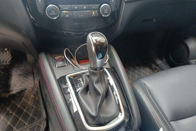 Used Nissan Qashqai 2023 Classic 2.0L CVT XV Comfort Edition Gear Lever