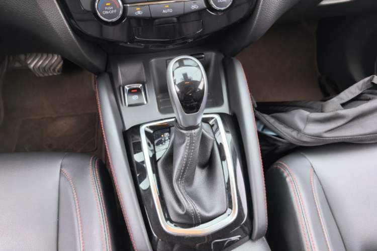 Used Nissan Qashqai 2023 Classic 2.0L CVT XV Comfort Edition Gear Lever