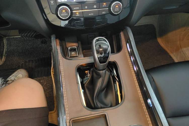 Used Nissan Qashqai 2023 Classic 2.0L CVT XV Comfort Edition Gear Lever