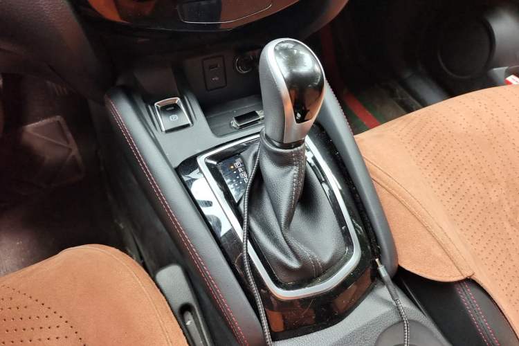 Used Nissan Qashqai 2023 Classic 2.0L CVT XV Comfort Edition Gear Lever