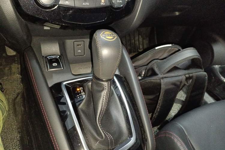 Used Nissan Qashqai 2023 Classic 2.0L CVT XV Comfort Edition Gear Lever