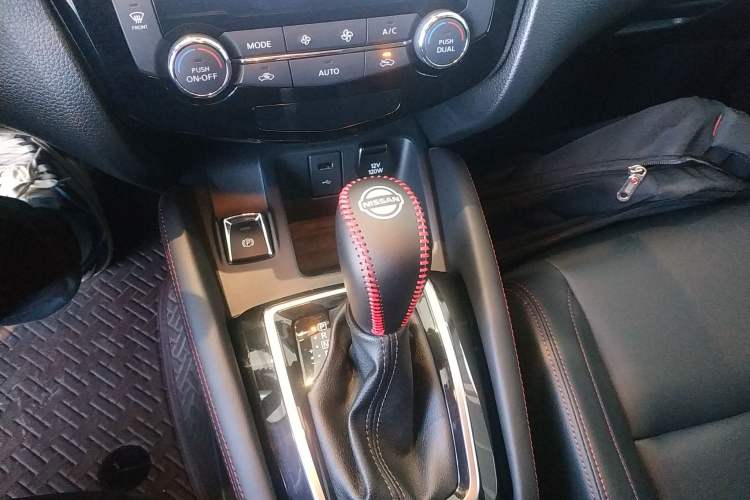 Used Nissan Qashqai 2023 Classic 2.0L CVT XV Comfort Edition Gear Lever
