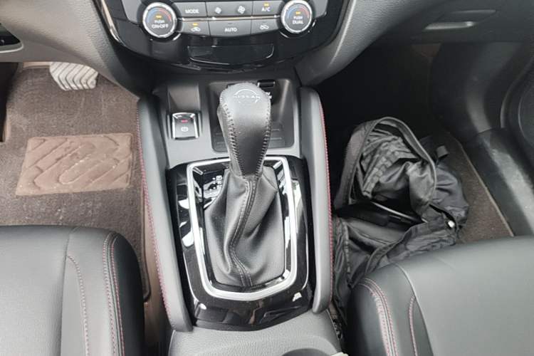 Used Nissan Qashqai 2023 Classic 2.0L CVT XV Comfort Edition Gear Lever