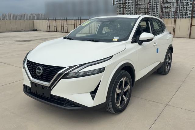 Ojetý Nissan Qashqai 2023 1.3T CVT Luxury Edition