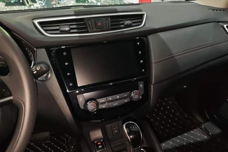 Used Nissan Qashqai 2023 Classic 2.0L CVT XV Comfort Edition Interior 2