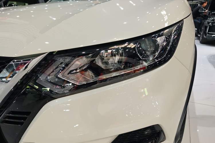 Used Nissan Qashqai 2023 Classic 2.0L CVT XV Comfort Edition Left Front Headlight