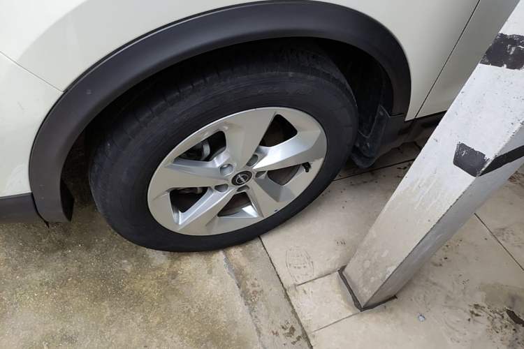 Used Nissan Qashqai 2023 Classic 2.0L CVT XV Comfort Edition Left Front Wheel Hub