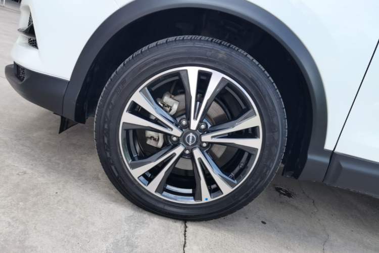 Used Nissan Qashqai 2023 Classic 2.0L CVT XV+ Leading Edition Left Front Wheel Hub
